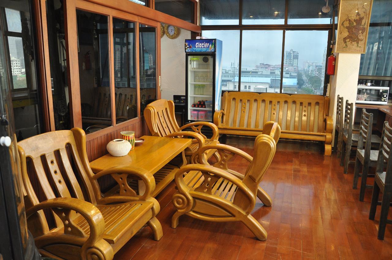 Asian Bliss Myanmar Hostel Yangón Exterior foto